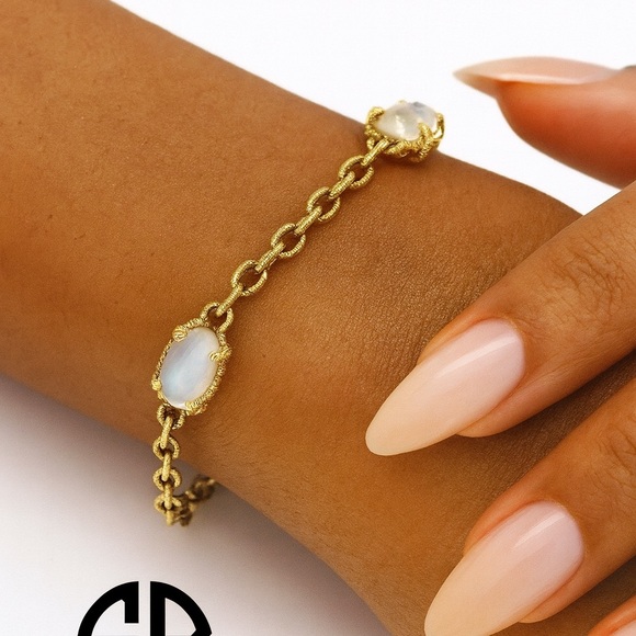 Judith Ripka Oval Link Bracelet Mother of Pearl in 14k Yellow Gold - Picture 2 of 5